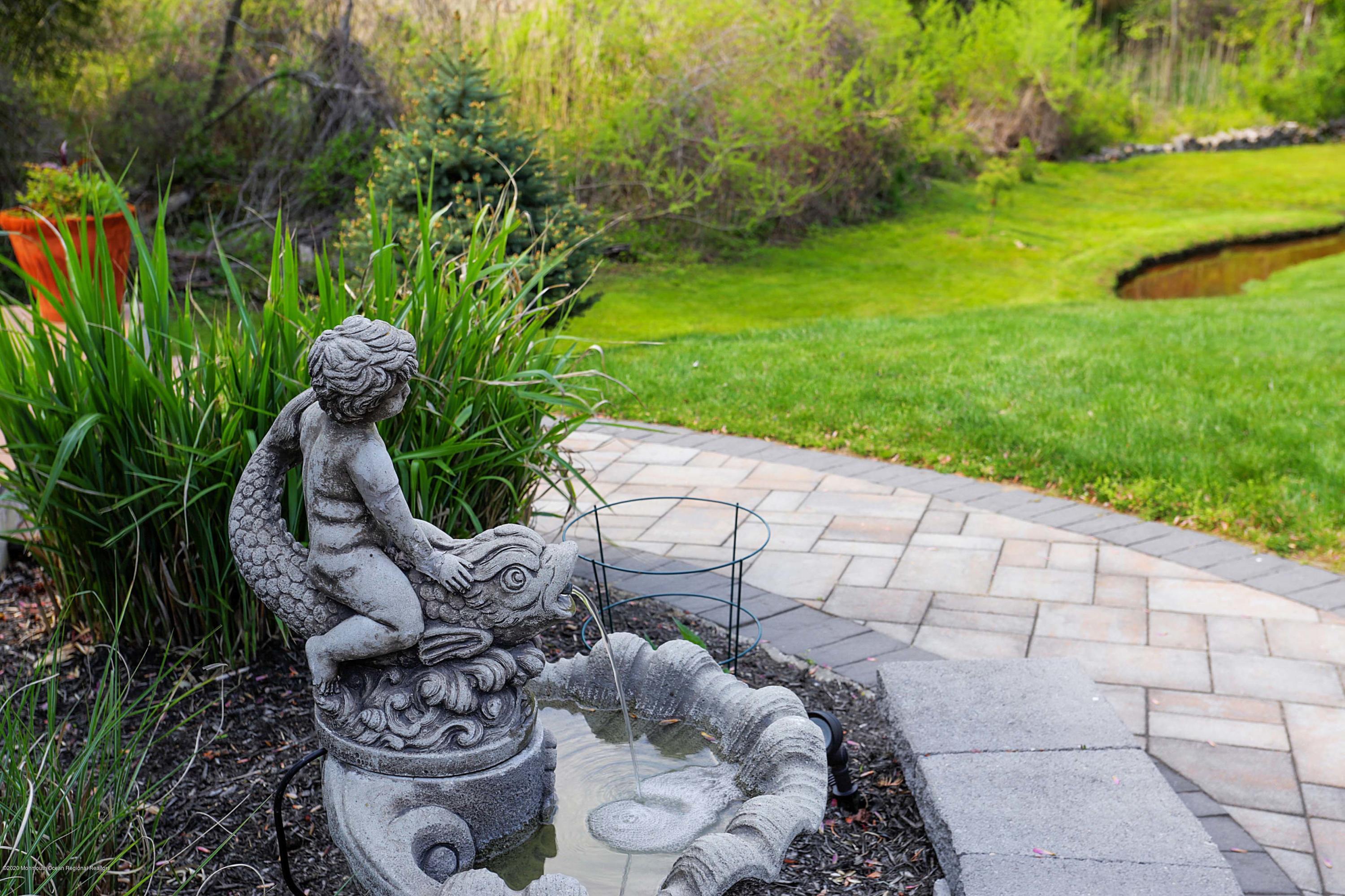 653 Locust Point Road Atlantic Highlands, NJ 07716 - Photo 11 of 57 fountain view