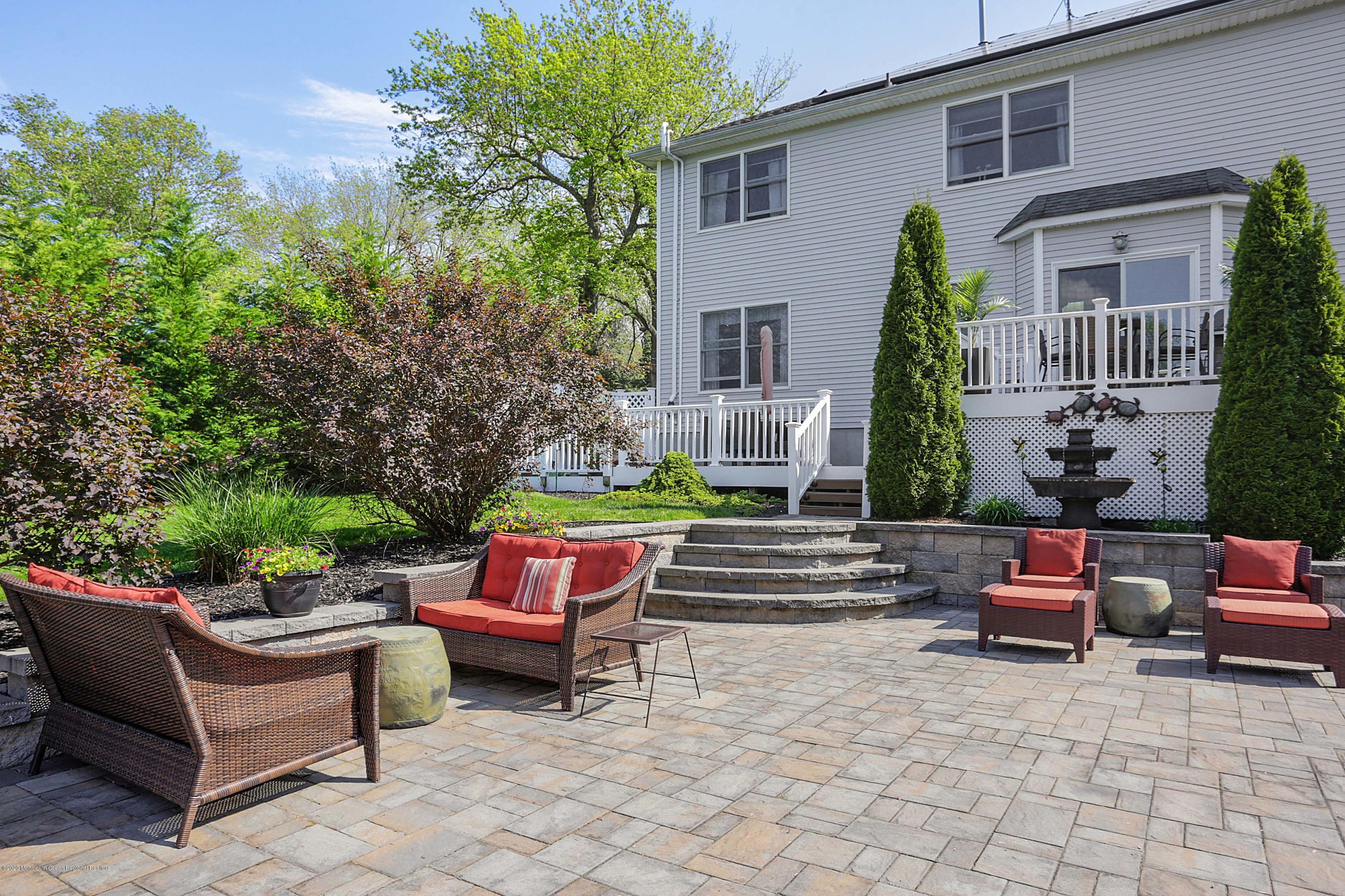 653 Locust Point Road Atlantic Highlands, NJ 07716 - Photo 10 of 57 chairs and couches