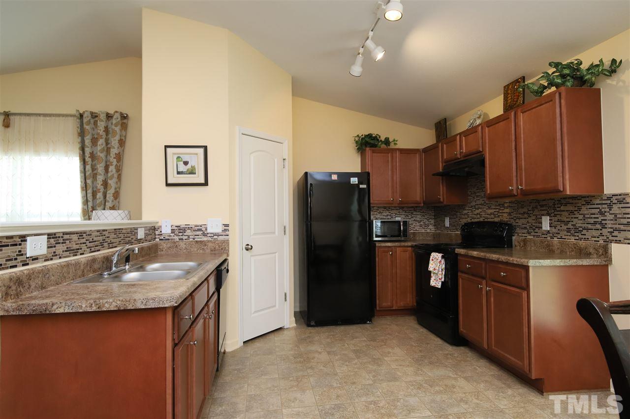 2733 Manthorp Terrace Raleigh, NC 27610 - Photo 19 of 29