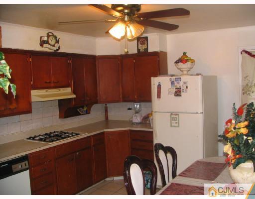 9 Wilcox Road New Brunswick, NJ 08901 - Photo 2 of 5 Gallery Image 2