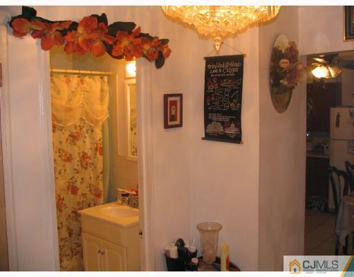 9 Wilcox Road New Brunswick, NJ 08901 - Photo 3 of 5 Gallery Image 3