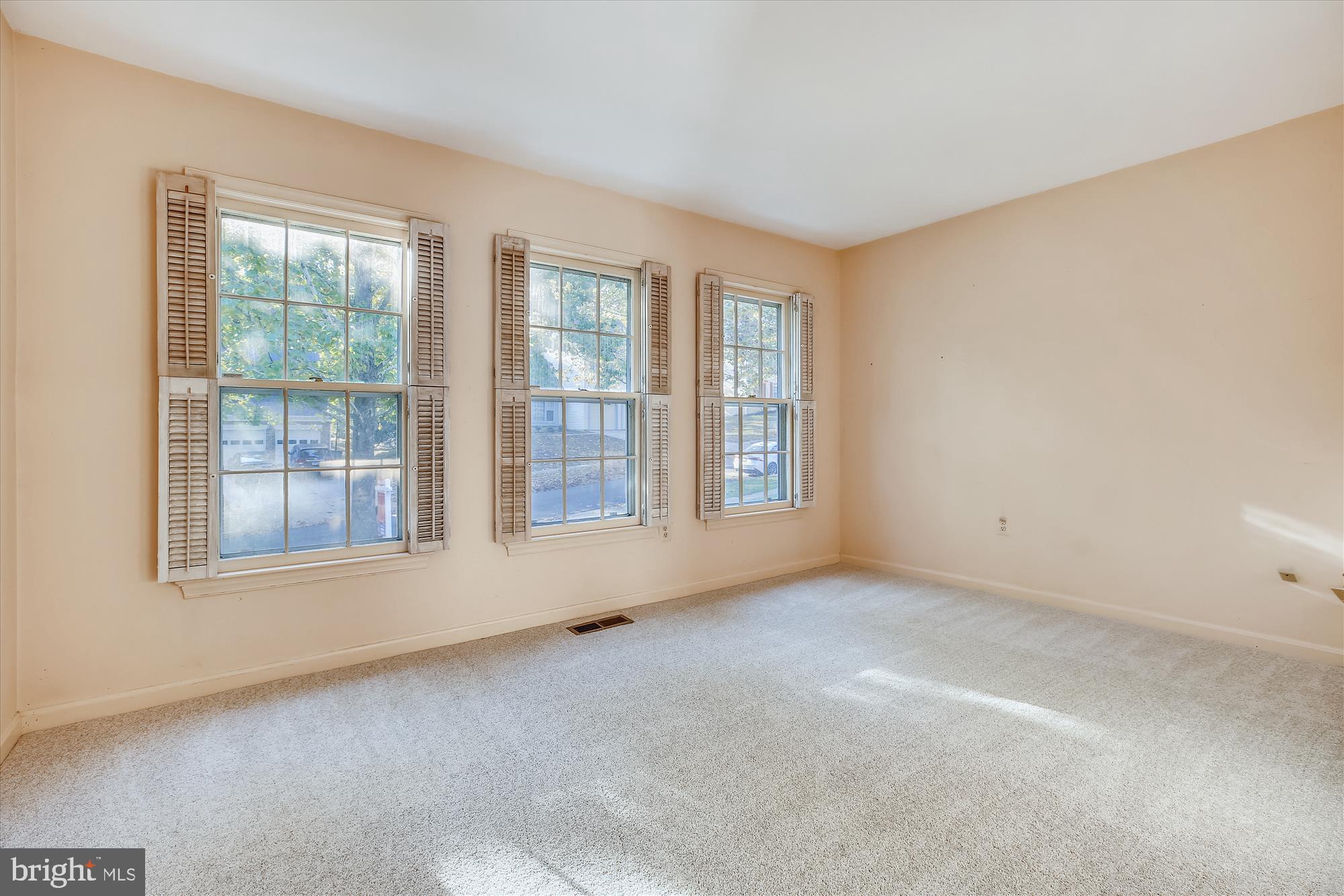707 Kersey Road Silver Spring, MD 20902 - Photo 3 of 30 Office/ Bedroom 5
