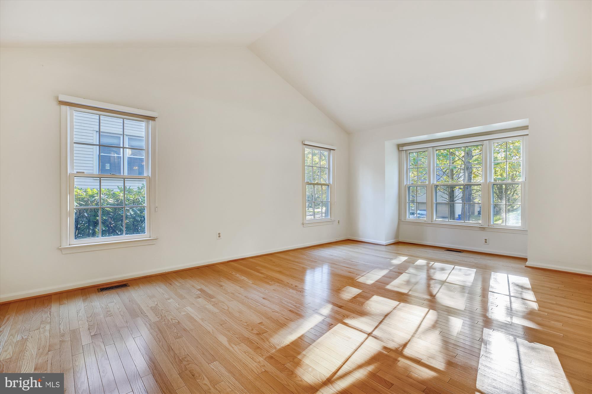 707 Kersey Road Silver Spring, MD 20902 - Photo 4 of 30 Living Room