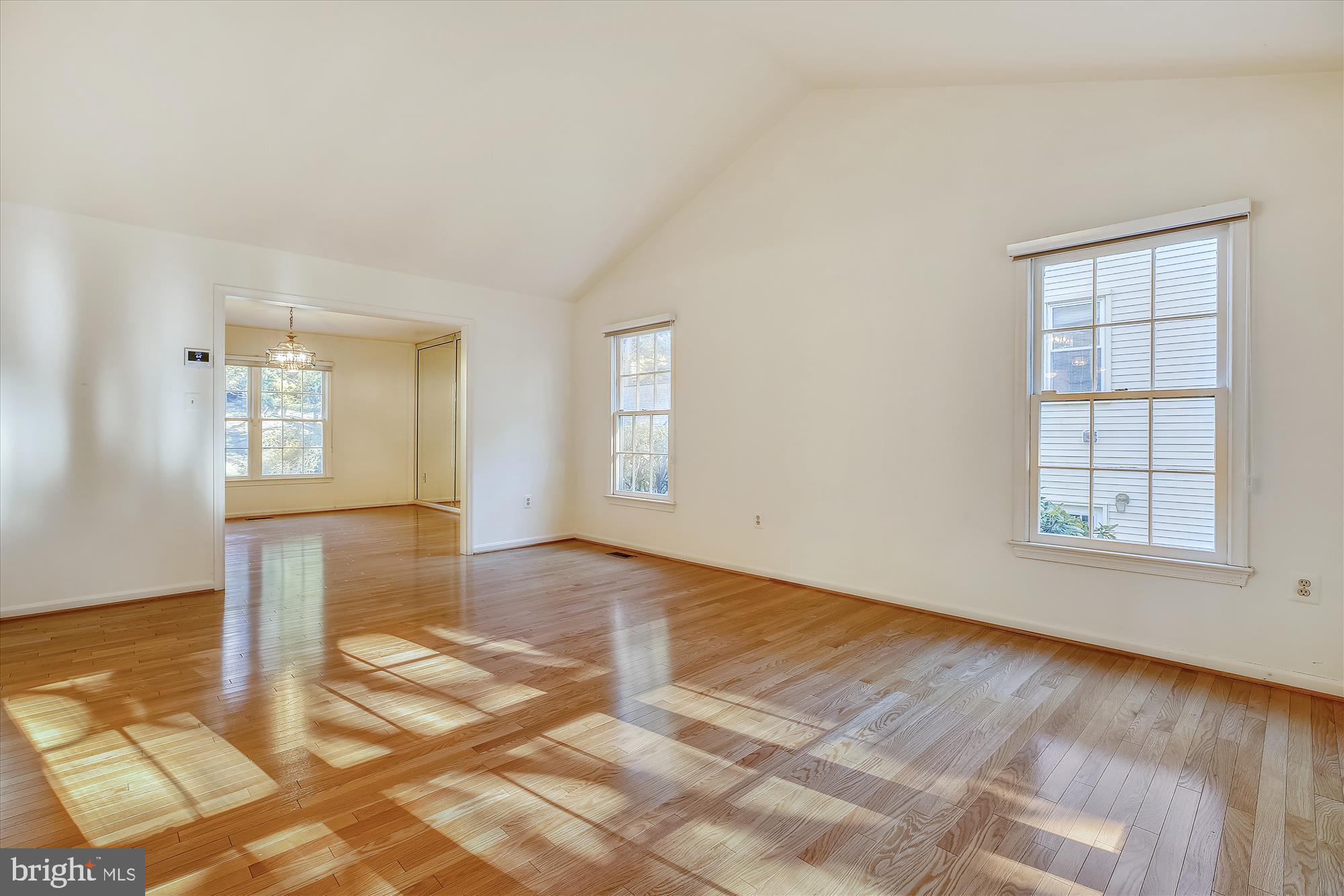 707 Kersey Road Silver Spring, MD 20902 - Photo 5 of 30 Living Room