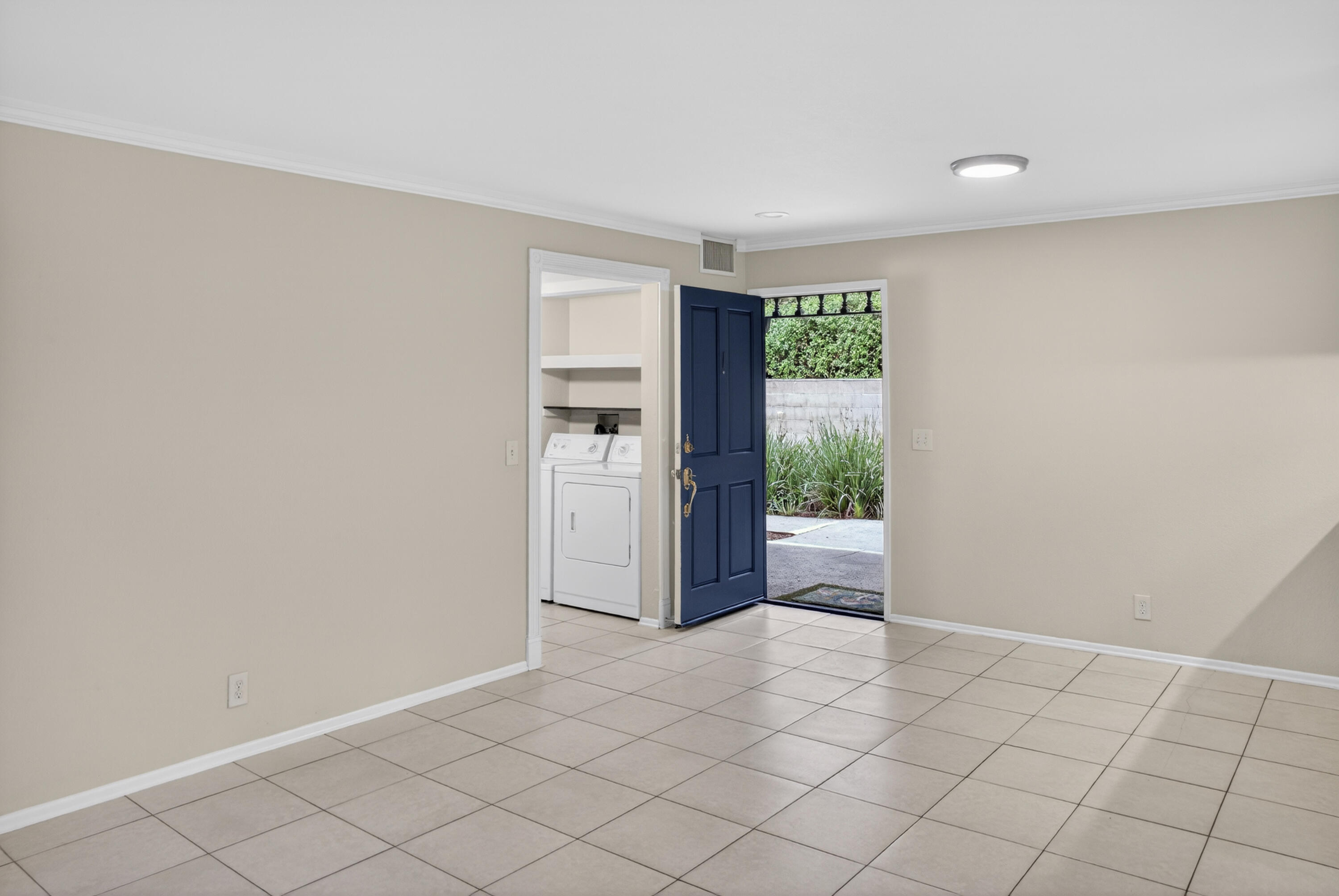 521 West Montecito Street, Unit 1 Santa Barbara, CA 93101 - Photo 17 of 36 a view of an empty room and window