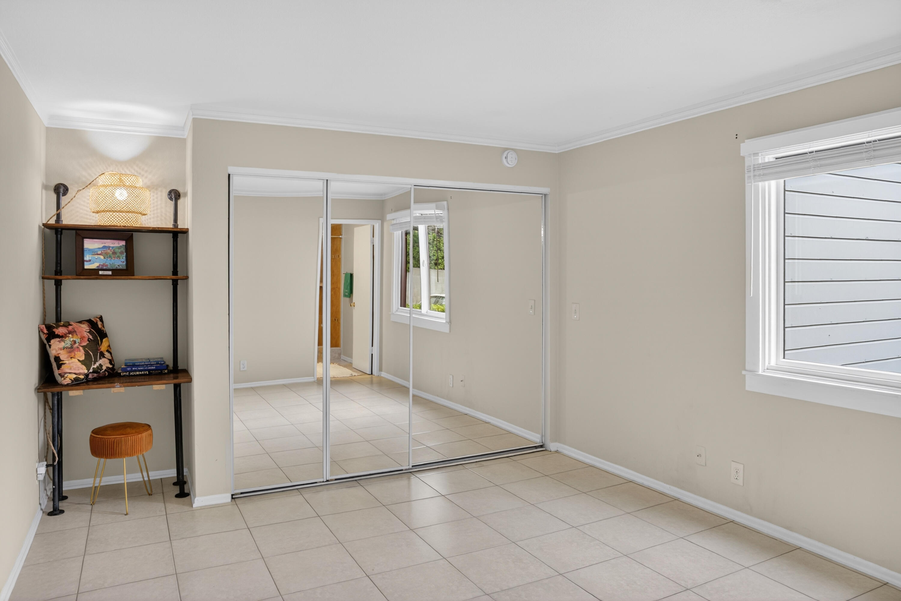 521 West Montecito Street, Unit 1 Santa Barbara, CA 93101 - Photo 7 of 36 an empty room & closet area