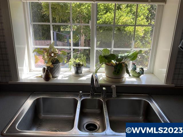 806 Southwest River Drive Dallas, OR 97338 - Photo 21 of 35