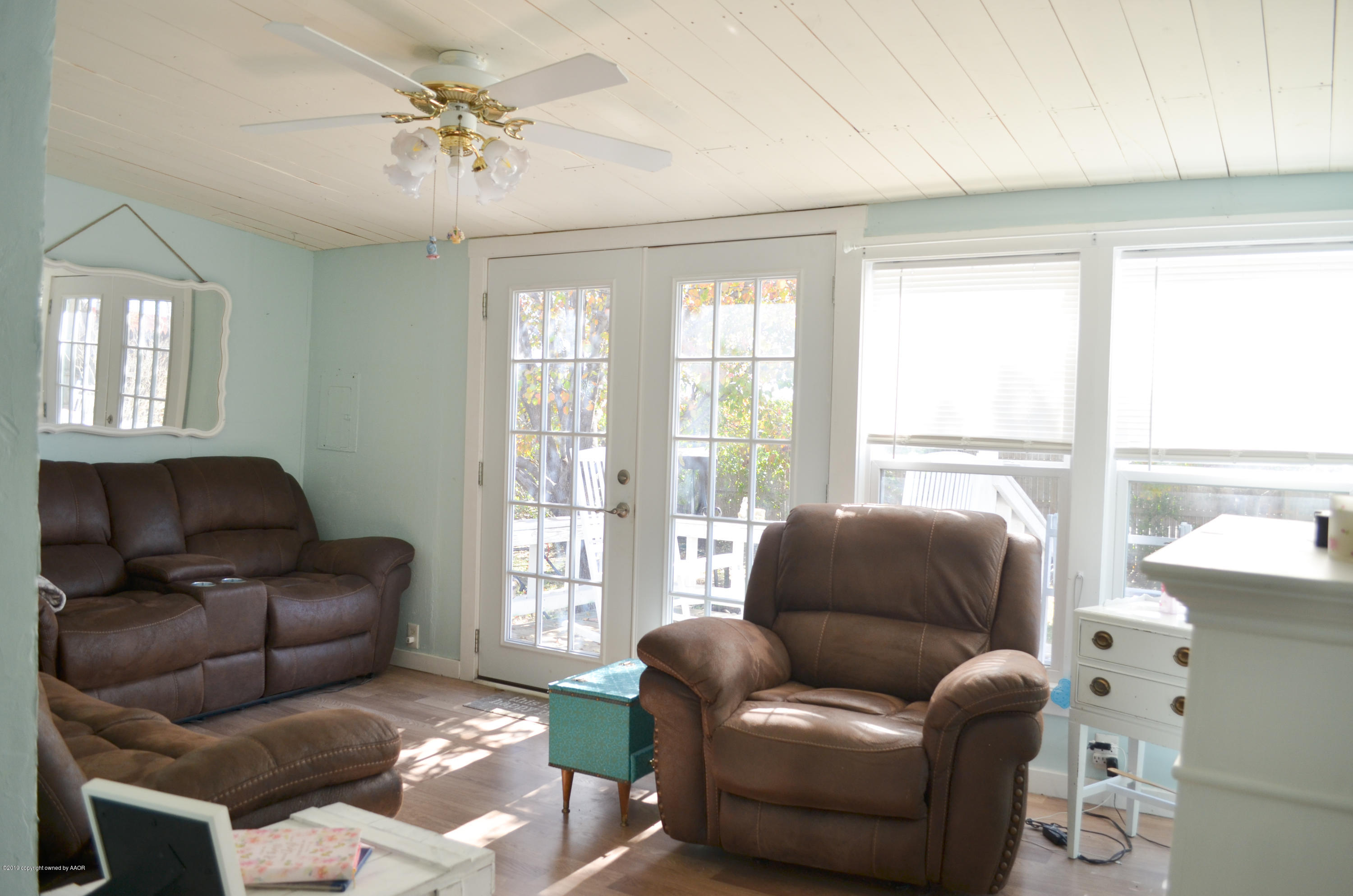 501 Southwest 45th Avenue Amarillo, TX 79110 - Photo 5 of 14 a living room with furniture and a large window