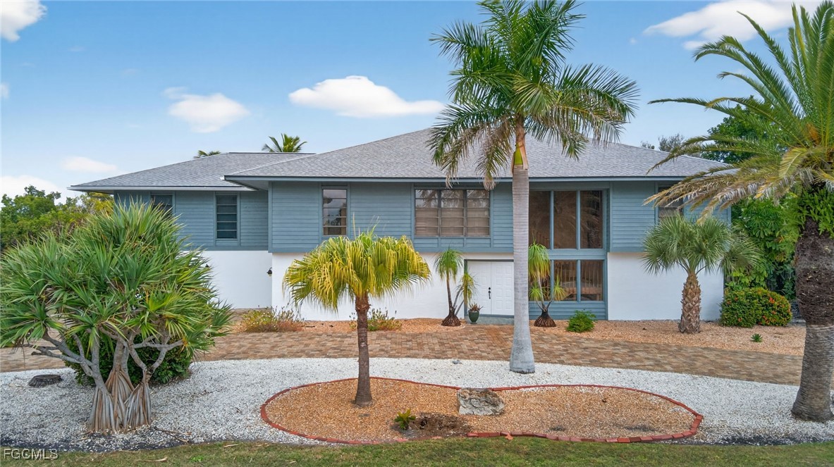 1379 Albatross Road Sanibel, FL 33957 - Photo 4 of 50