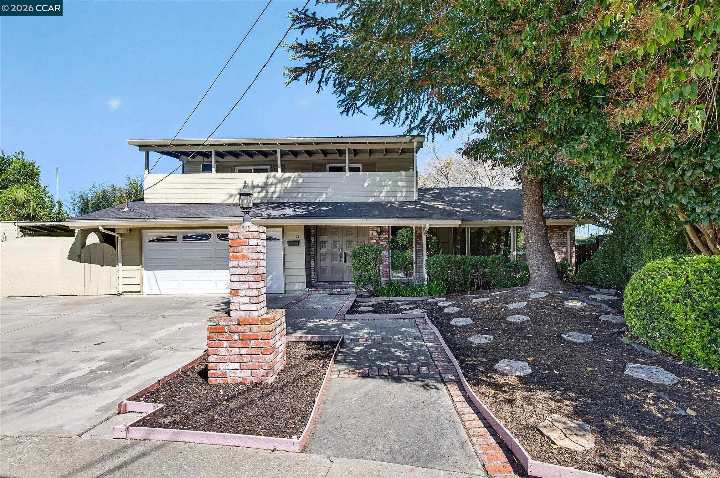 27 Milburn Court San Ramon, CA 94583 - Photo 2 of 41 a front view of a house with garden