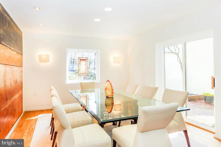 1611 Inlet Court Reston, VA 20190 - Photo 9 of 30 Dining Room