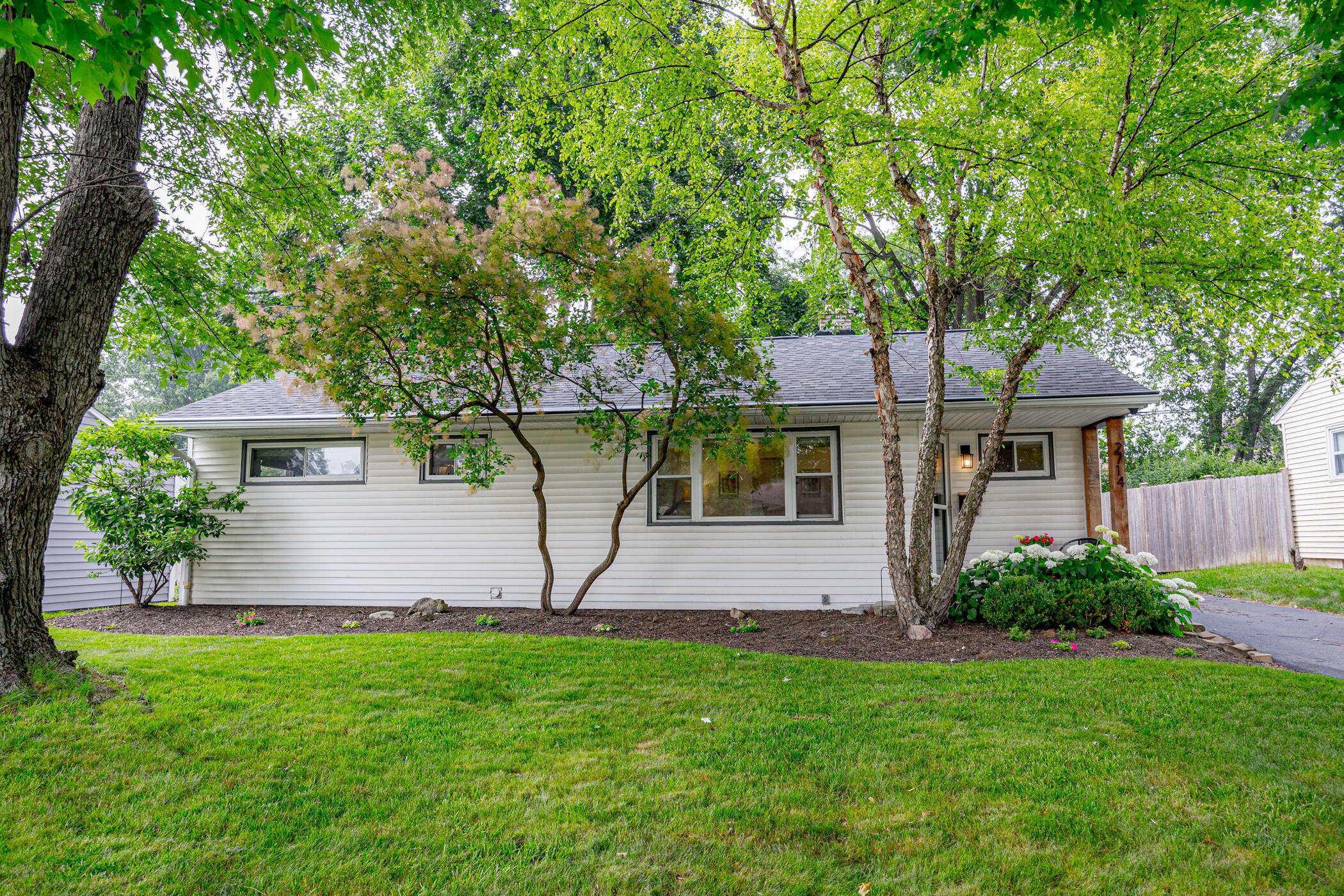 2714 Nottingham Road Columbus, OH 43221 - Photo 5 of 33 2714 Nottingham Rd_048