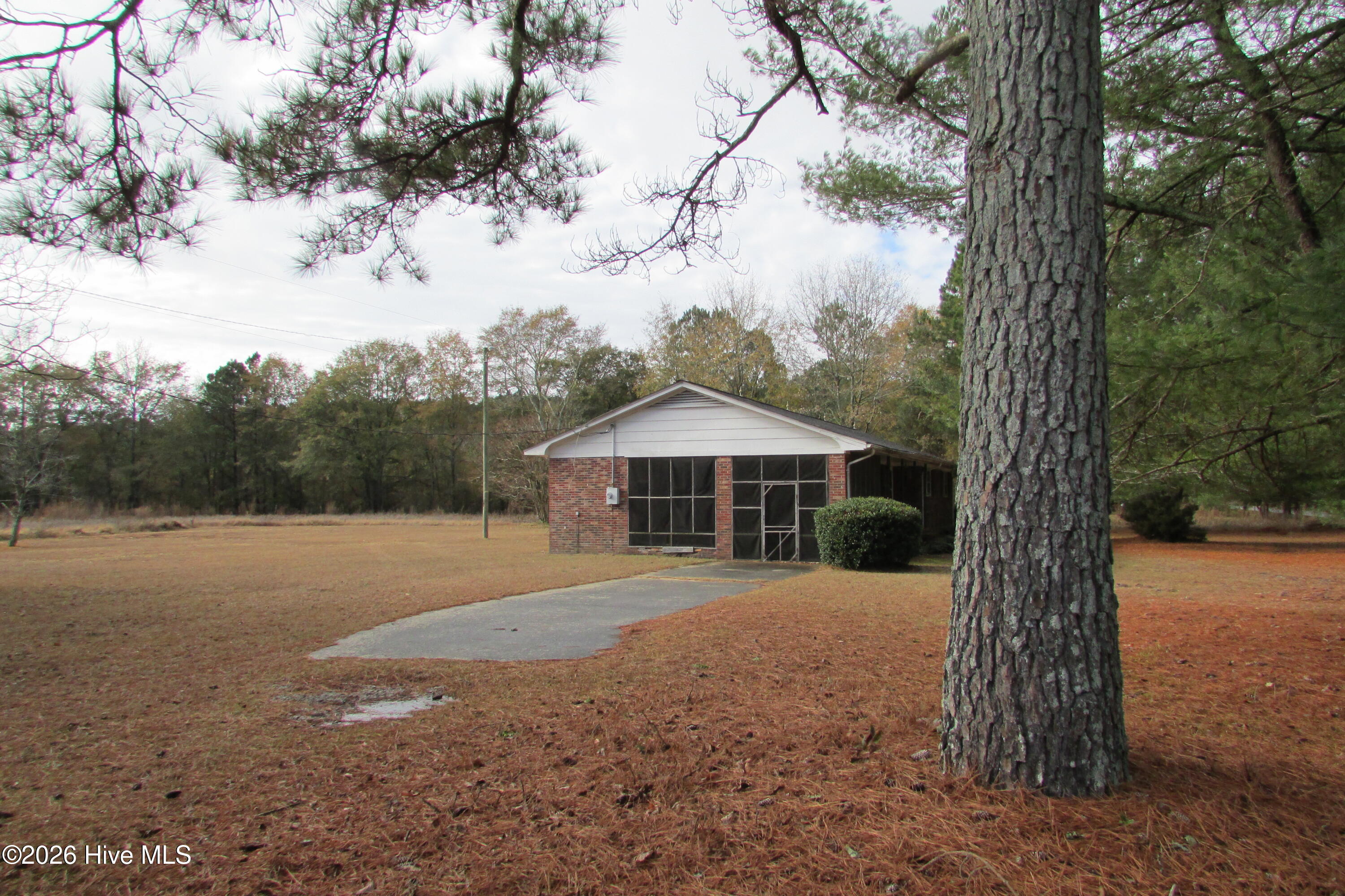 8401 Boykin Bridge Road Clinton, NC 28328 - Photo 2 of 18 IMG_4371