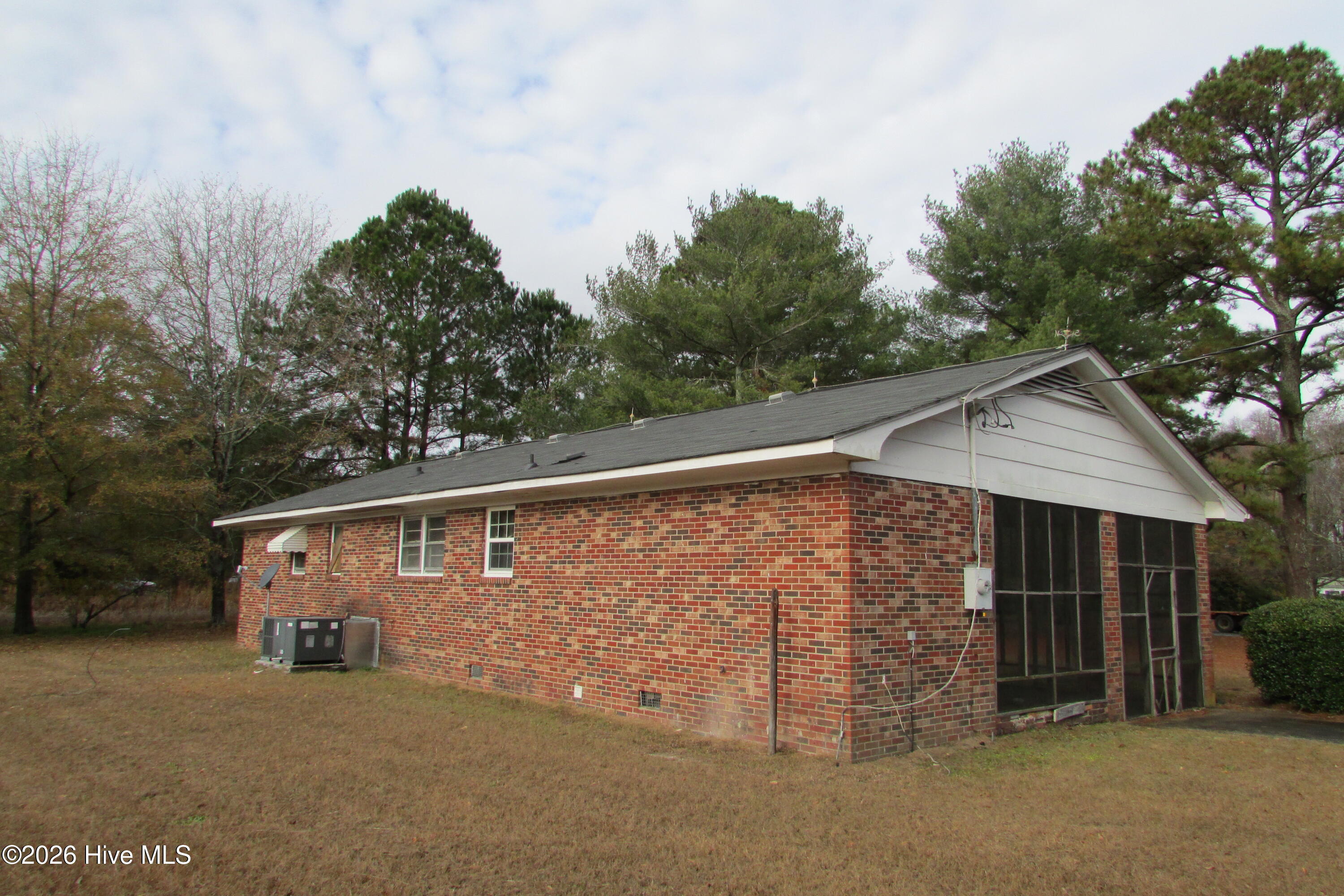8401 Boykin Bridge Road Clinton, NC 28328 - Photo 8 of 18 IMG_4377