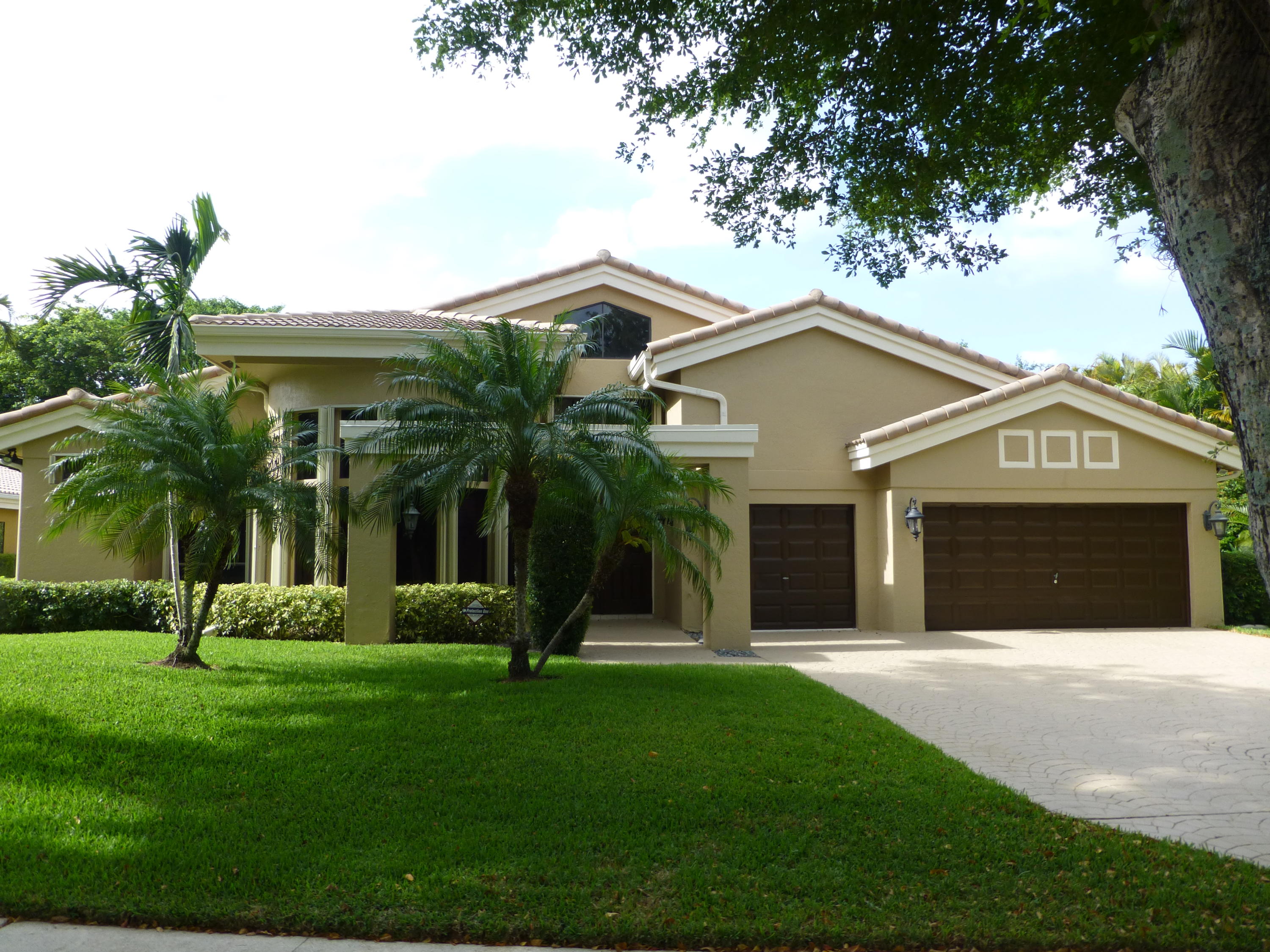 FRONT OF HOUSE