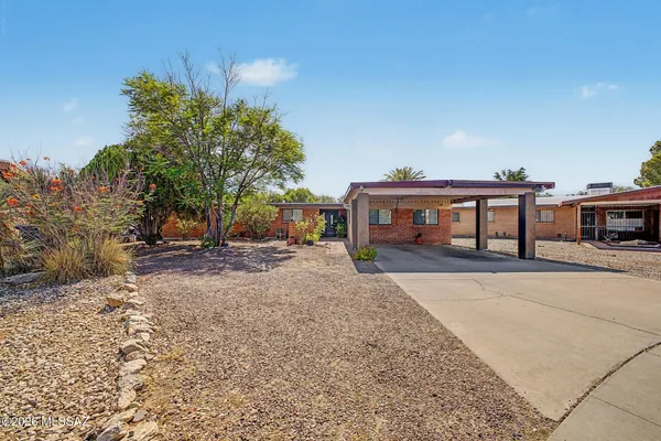 $450,000 | 7502 East Lee Place, Tucson, AZ 85715