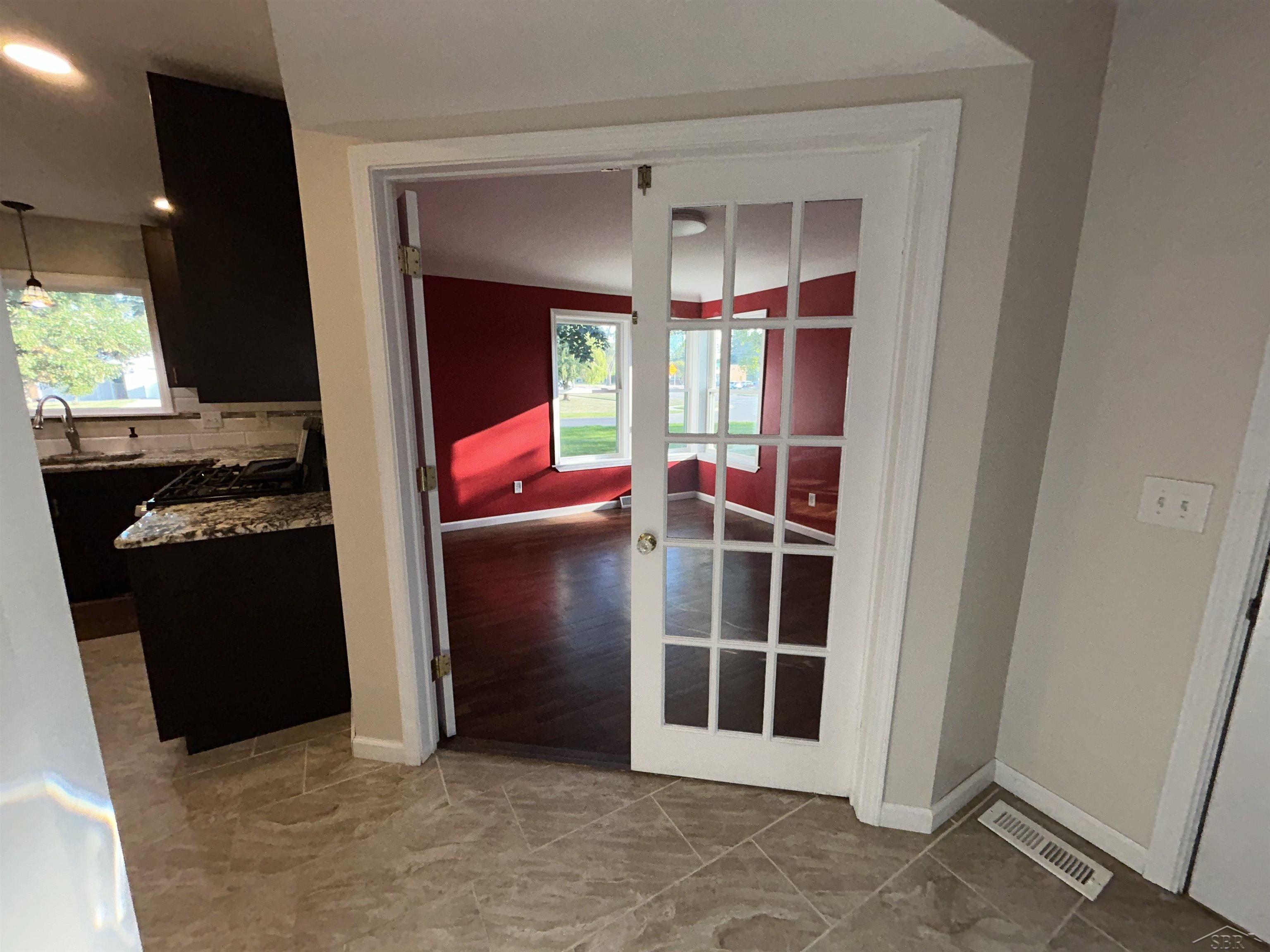 1807 Hemmeter Road Saginaw, MI 48638 - Photo 9 of 19 50188847-073509fb-d852-48f0-8740-d63aabe404f2.JPG