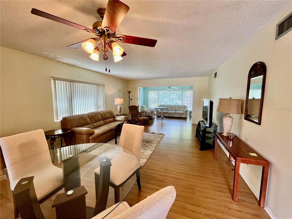 2292 Costa Rican Drive, Unit 22 Clearwater, FL 33763 - Photo 11 of 44 a living room with furniture