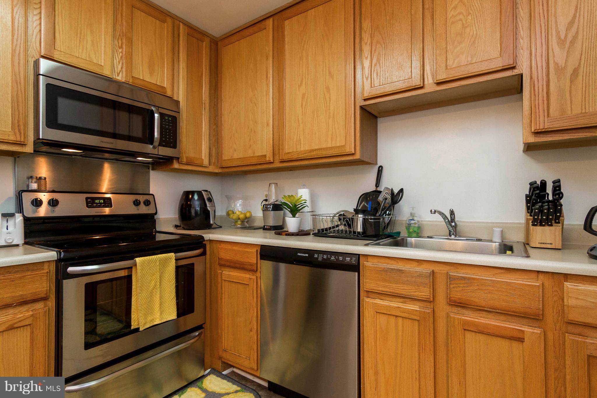 8338 Snowden Oaks Place Laurel, MD 20708 - Photo 11 of 23 Kitchen