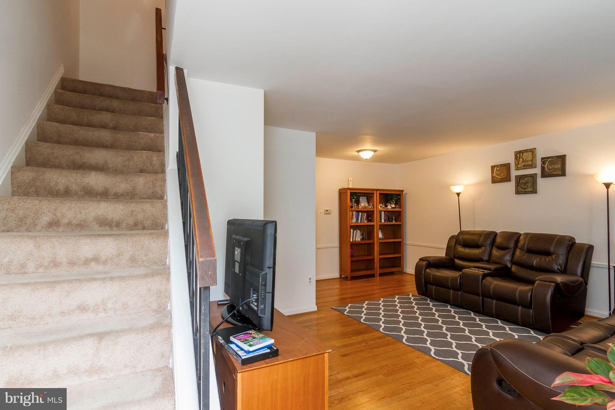 8338 Snowden Oaks Place Laurel, MD 20708 - Photo 4 of 23 Family Room/Living Room
