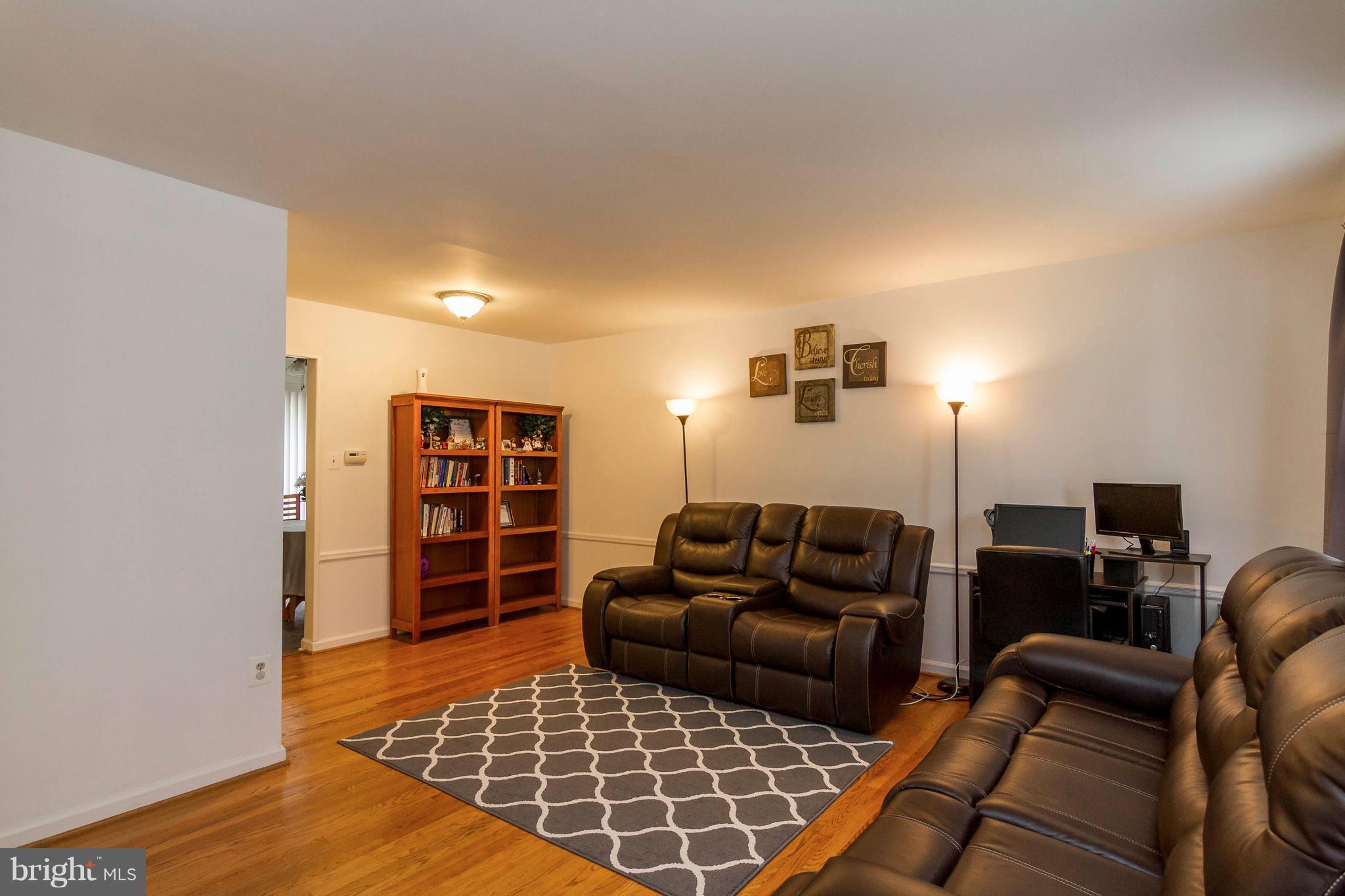 8338 Snowden Oaks Place Laurel, MD 20708 - Photo 5 of 23 Family Room/Living Room