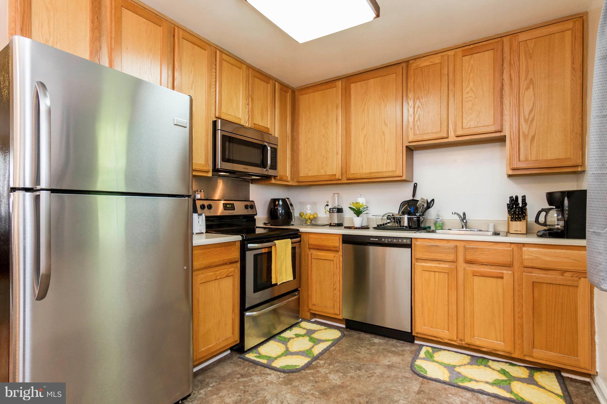 8338 Snowden Oaks Place Laurel, MD 20708 - Photo 8 of 23 Kitchen