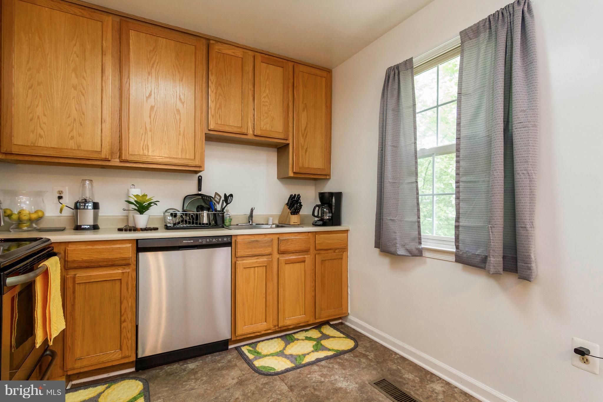 8338 Snowden Oaks Place Laurel, MD 20708 - Photo 9 of 23 Kitchen