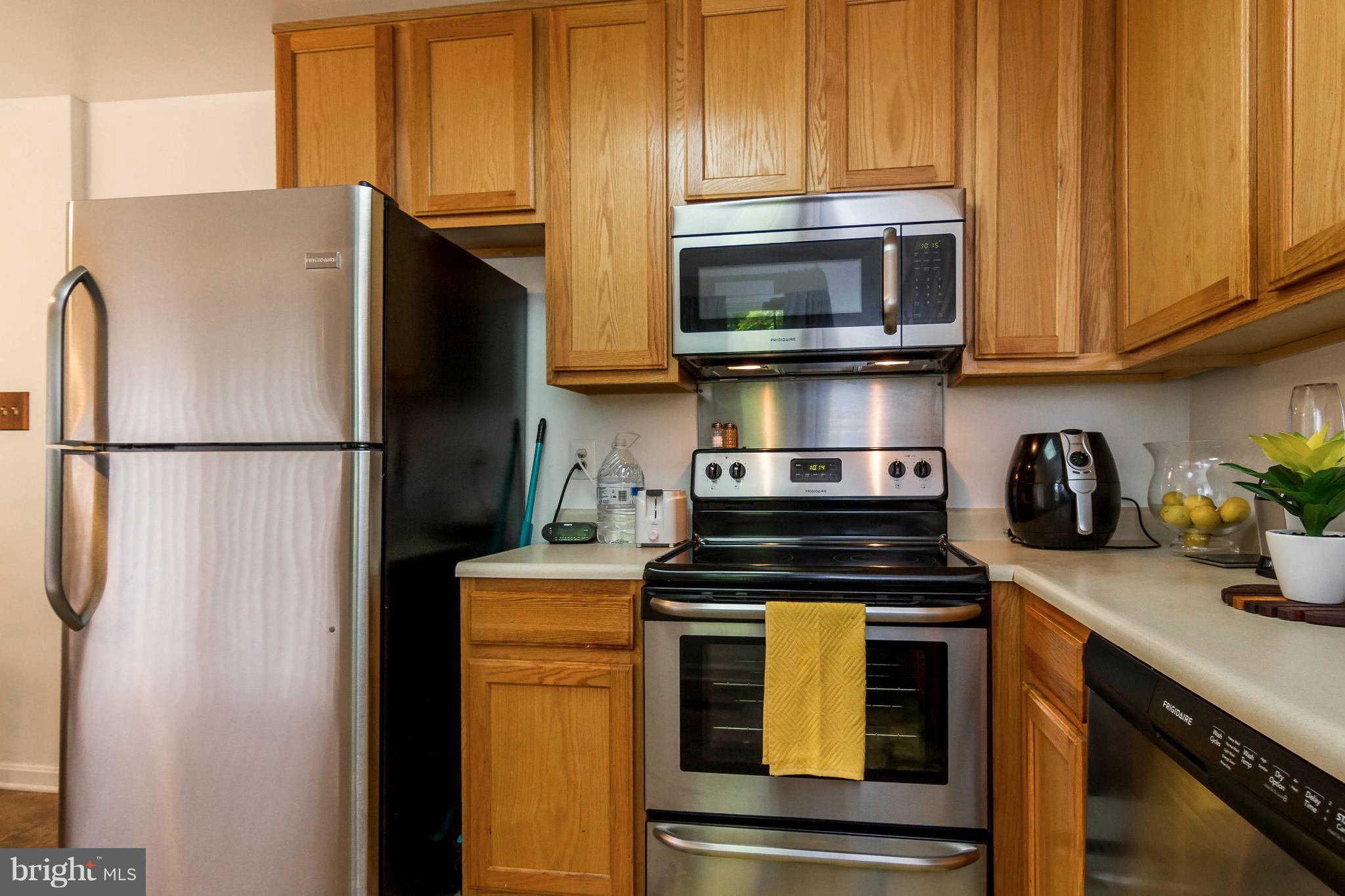 8338 Snowden Oaks Place Laurel, MD 20708 - Photo 10 of 23 Kitchen