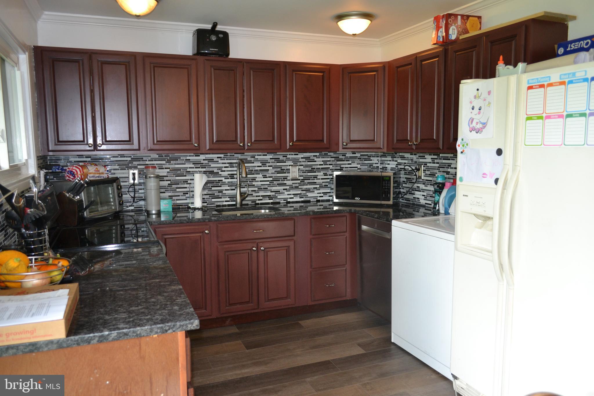 20 Towpath Road Levittown, PA 19056 - Photo 2 of 12 Kithchen