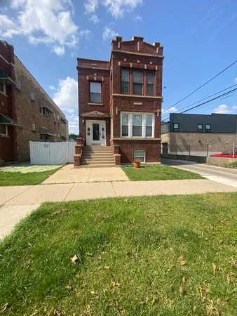 $1,850 | 4816 West Grace Street, Unit 1, Chicago, IL 60641