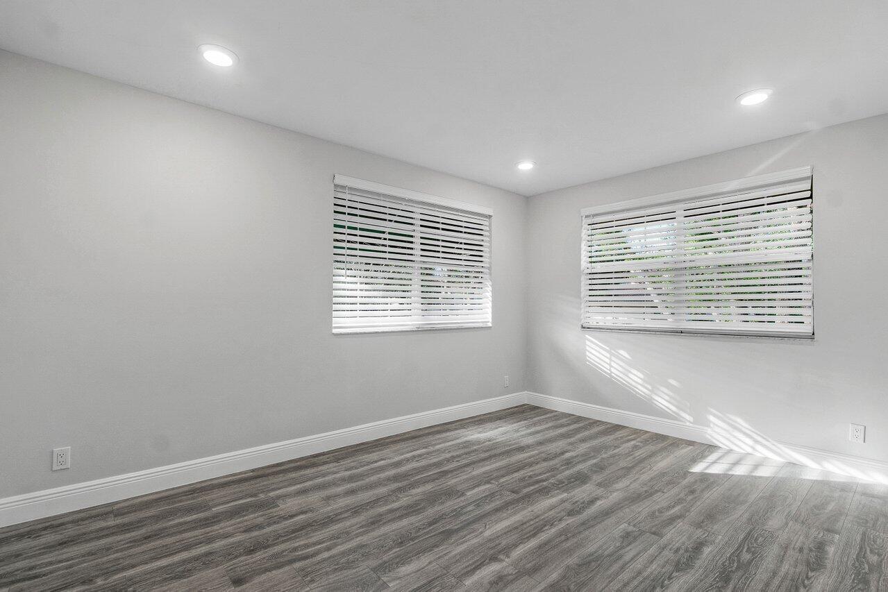 6652 Via Regina Boca Raton, FL 33433 - Photo 15 of 32 019-6652ViaRegina-BocaRaton-FL-33433-SMA