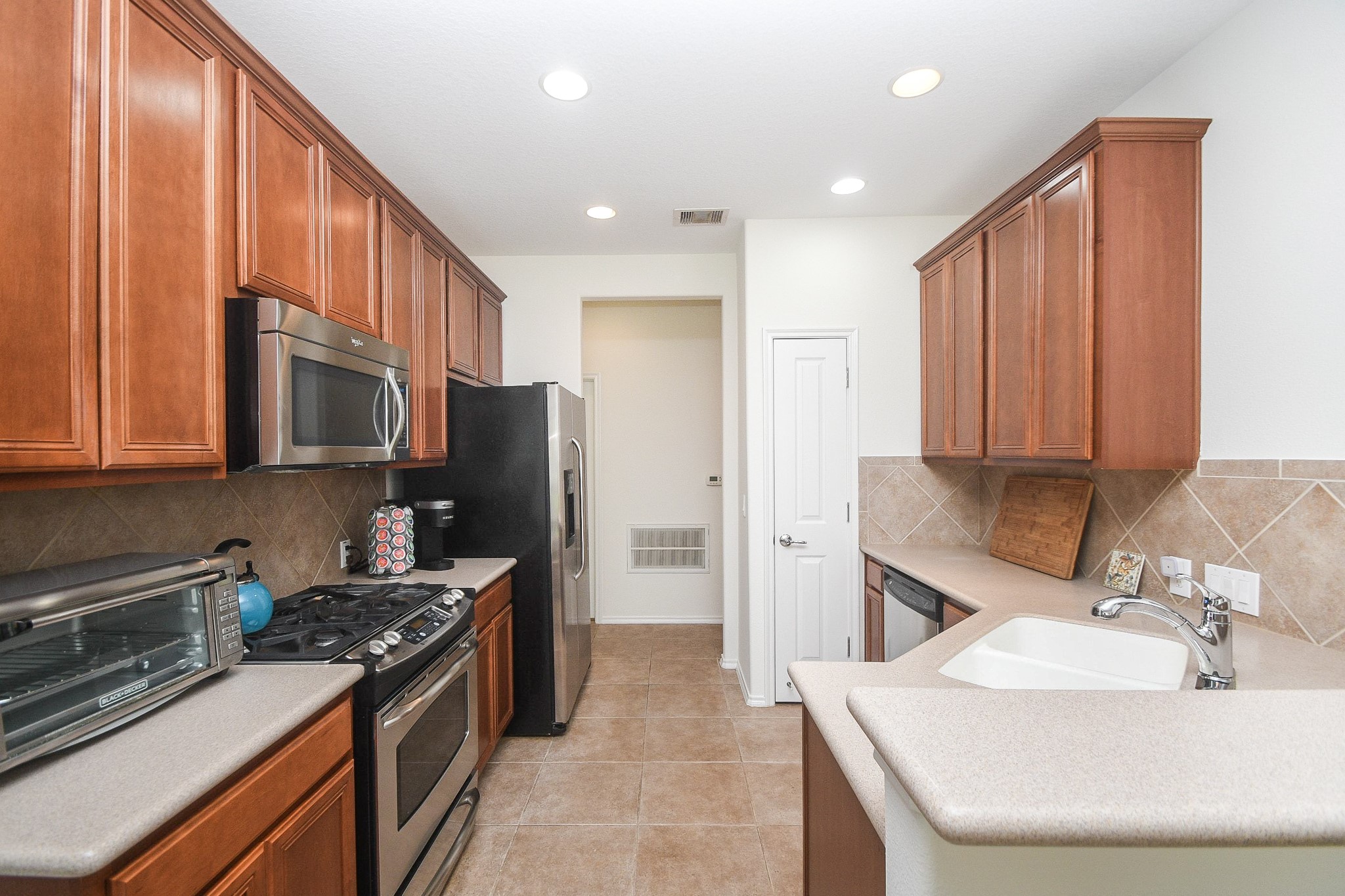 13600 Breton Ridge Street, Unit 36F Houston, TX 77070 - Photo 15 of 38 Well-appointed kitchen with abundant cabinetry and workspace.
