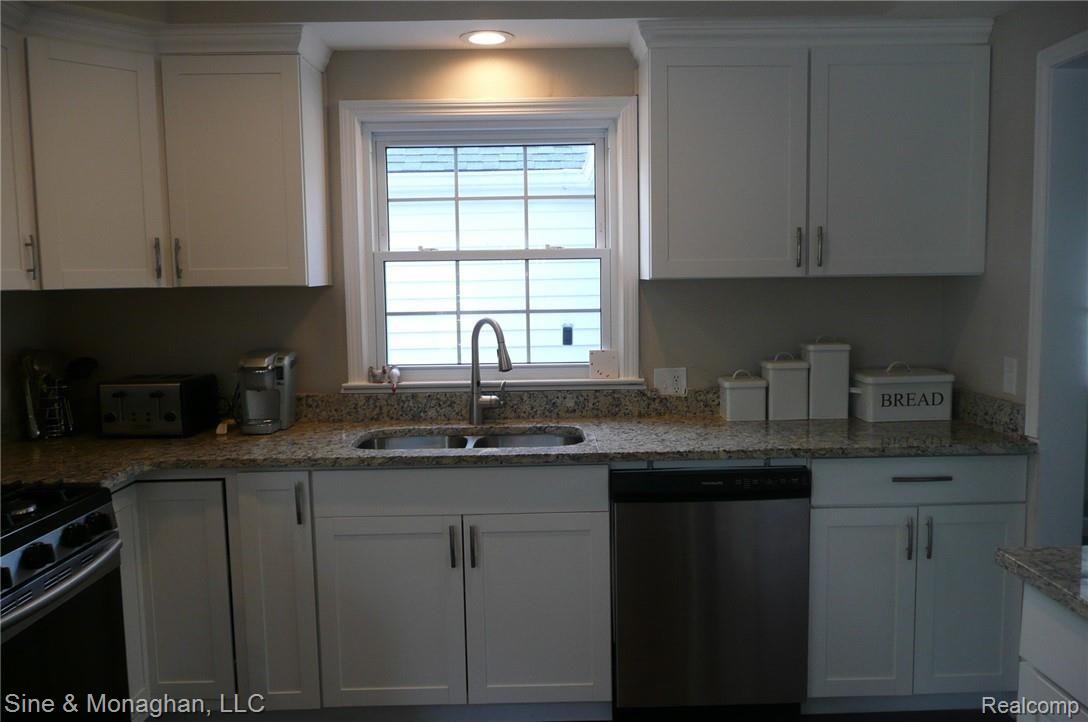 1135 Fairholme Road Grosse Pointe, MI 48236 - Photo 26 of 57 1135-12.JPG