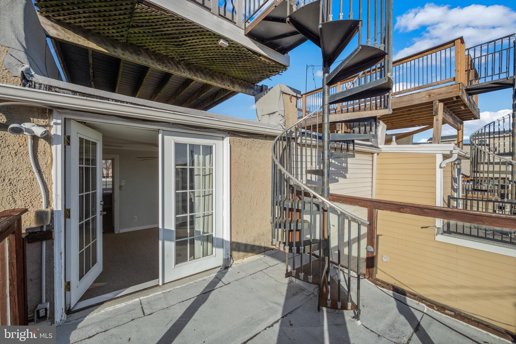 17 West Fort Avenue Baltimore, MD 21230 - Photo 28 of 43 Terrace leading to rooftop deck