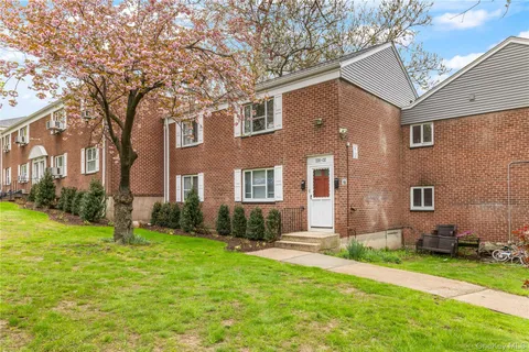 $325,000 | 220-02 Stronghurst Avenue, Unit LOWER) 183 | Bellerose