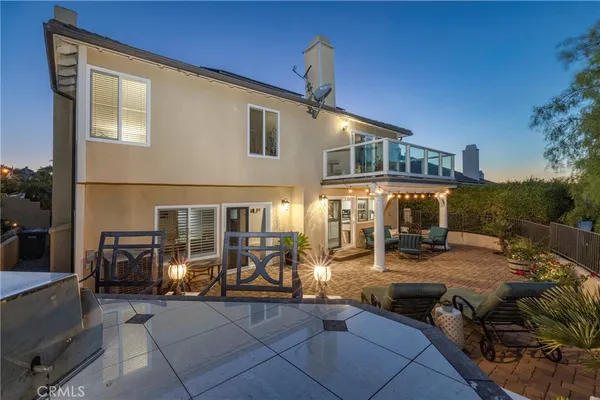 a view of a house with patio outdoor dining space