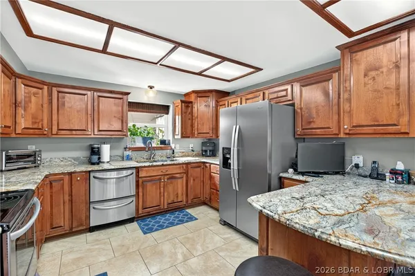 $750,000 | 29345 Cedar Haven Drive, Rocky Mount, MO 65072