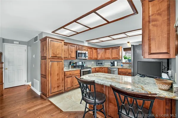 $750,000 | 29345 Cedar Haven Drive, Rocky Mount, MO 65072