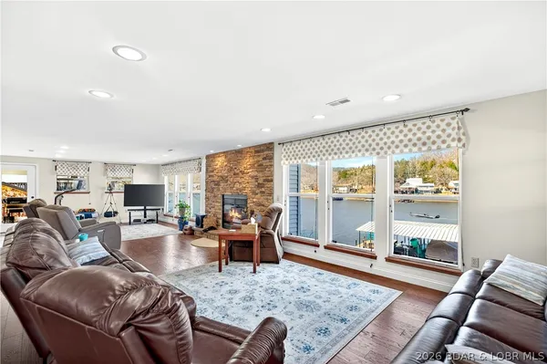 $750,000 | 29345 Cedar Haven Drive, Rocky Mount, MO 65072