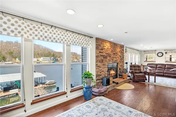 $750,000 | 29345 Cedar Haven Drive, Rocky Mount, MO 65072