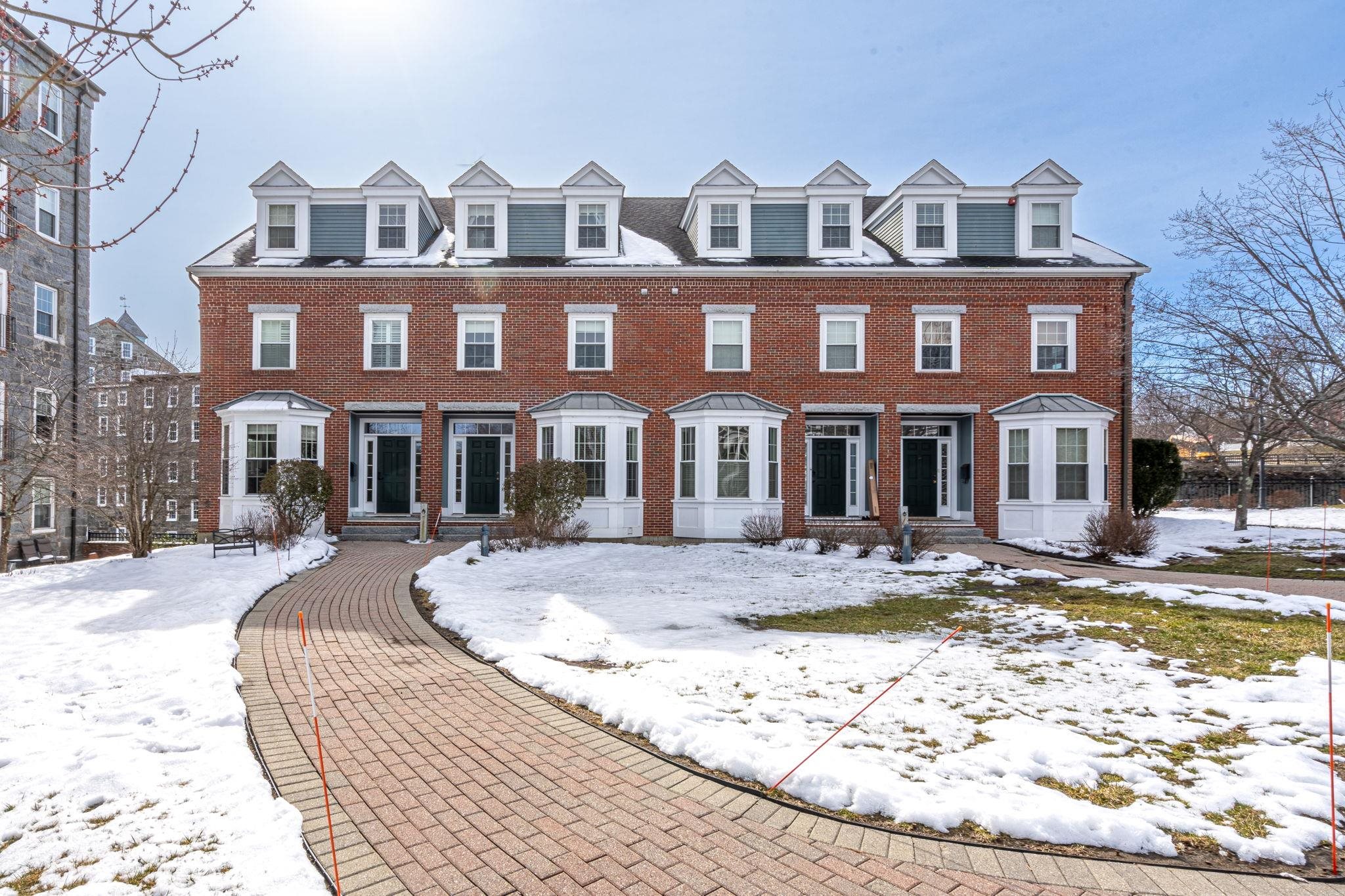 6 Bay Road, Unit 28 Newmarket, NH 03857 - Photo 2 of 40 Gallery Image 2