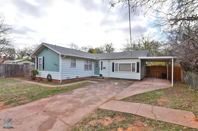 $1,595 | 3227 South 9th Street, Abilene, TX 79605