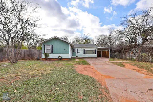 $1,595 | 3227 South 9th Street, Abilene, TX 79605