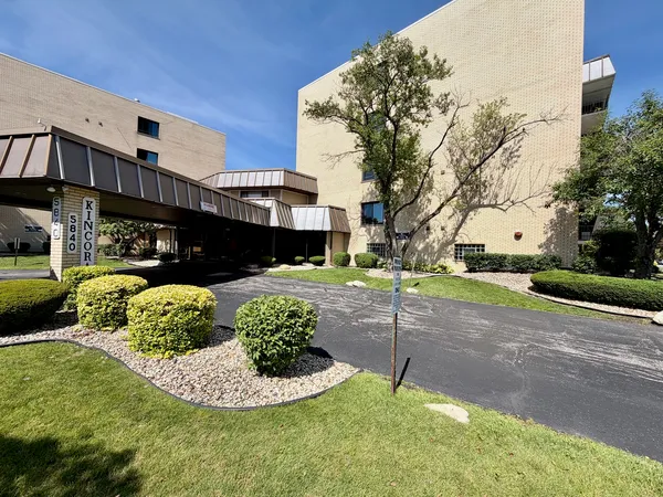 $215,000 | 5840 West 104th Street, Unit 314, Oak Lawn, IL 60453
