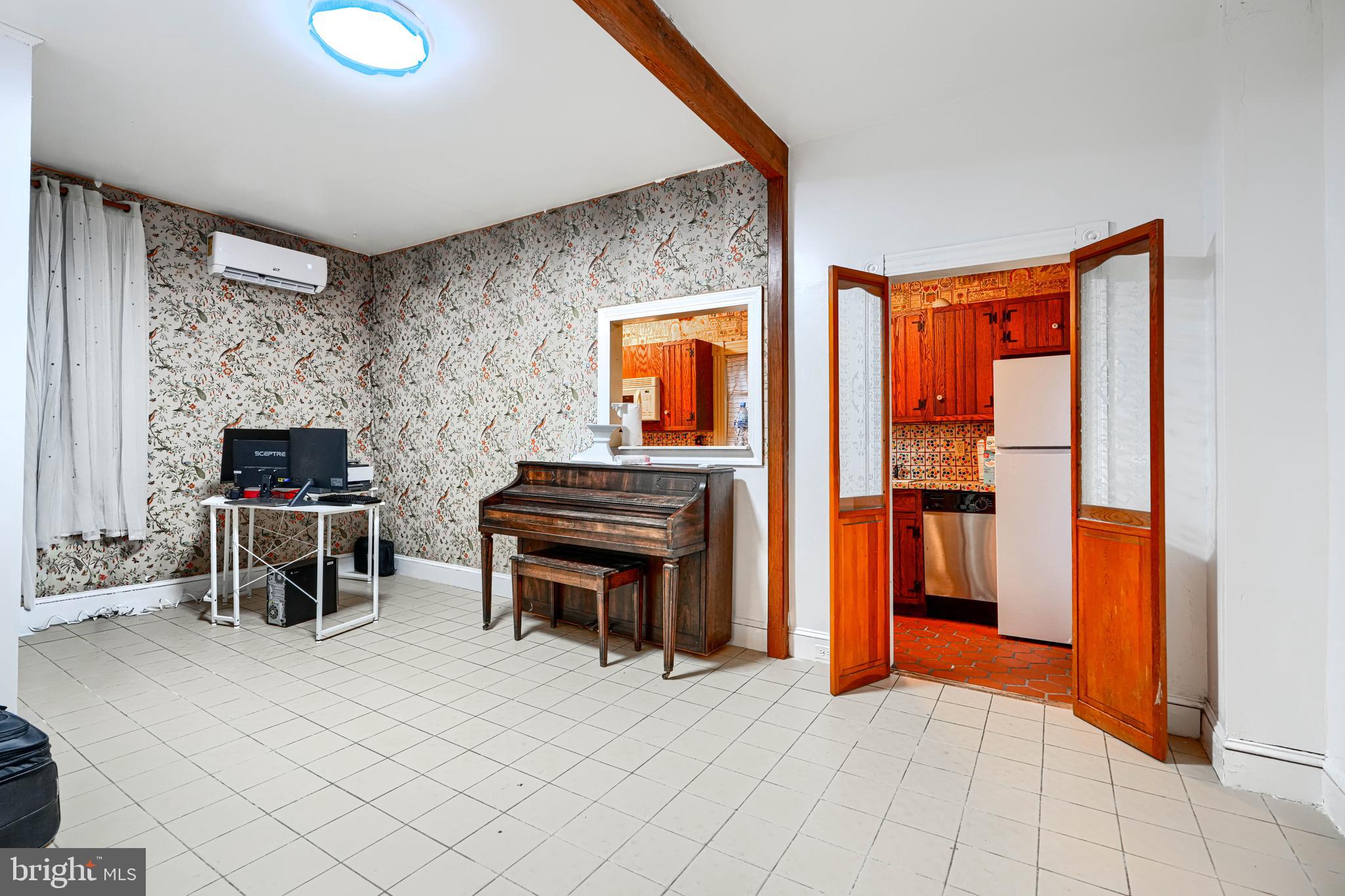 4309 Valley View Avenue Baltimore, MD 21206 - Photo 13 of 49