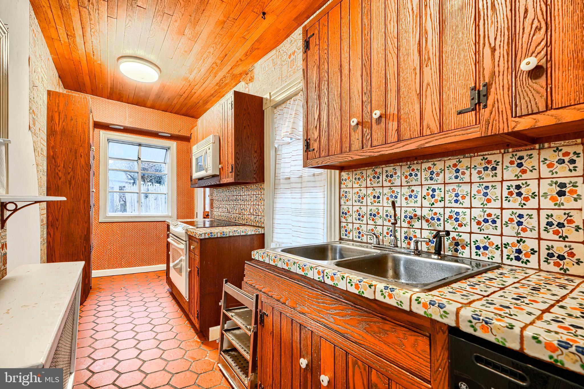 4309 Valley View Avenue Baltimore, MD 21206 - Photo 15 of 49