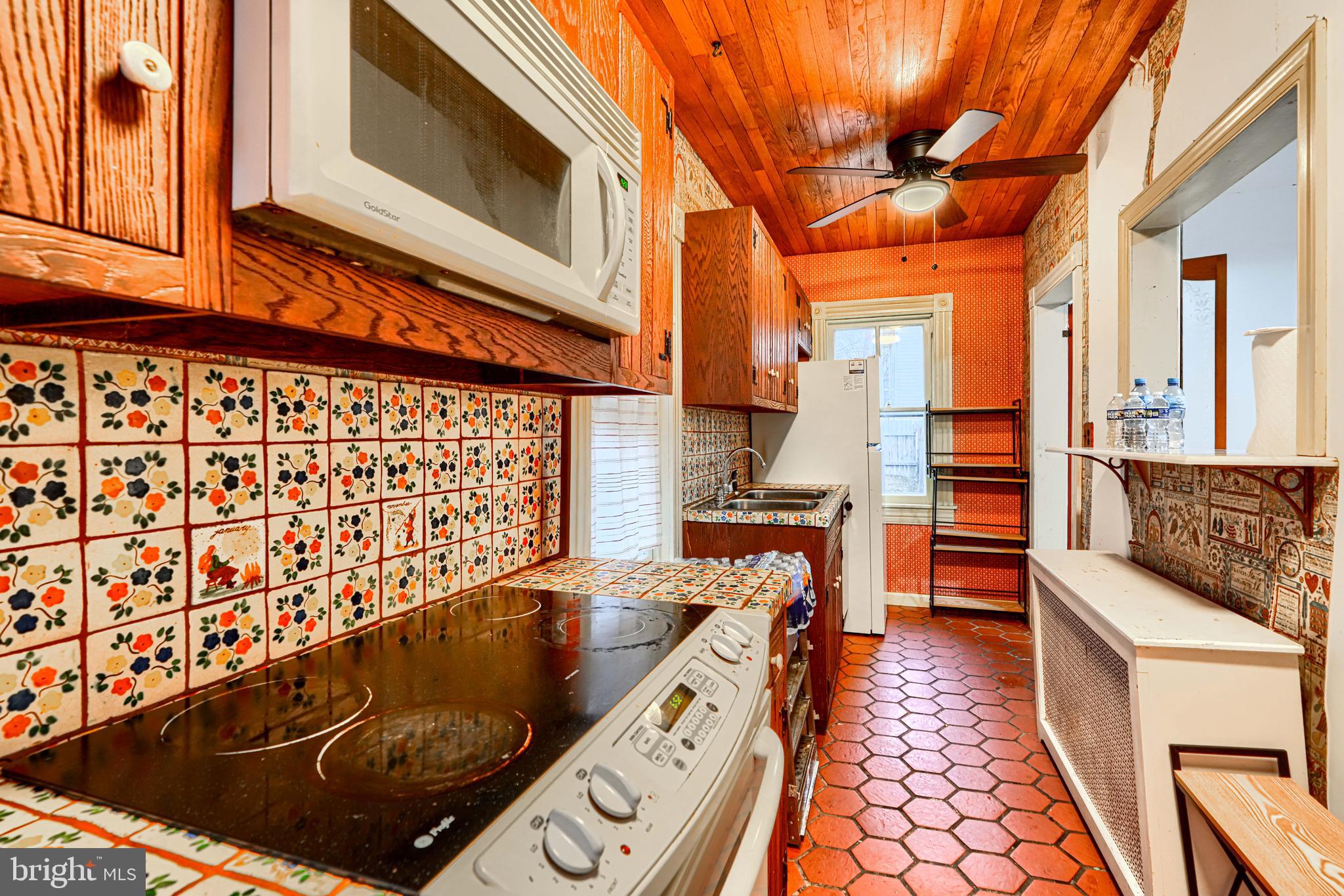 4309 Valley View Avenue Baltimore, MD 21206 - Photo 17 of 49