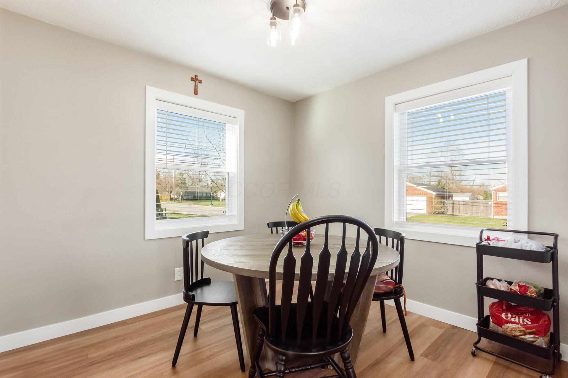 2565 Bristol Road Columbus, OH 43221 - Photo 7 of 31 Dinette eating area