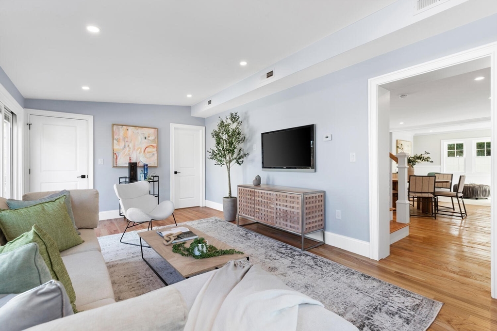 36 Oneida Road Winchester, MA 01890 - Photo 19 of 38