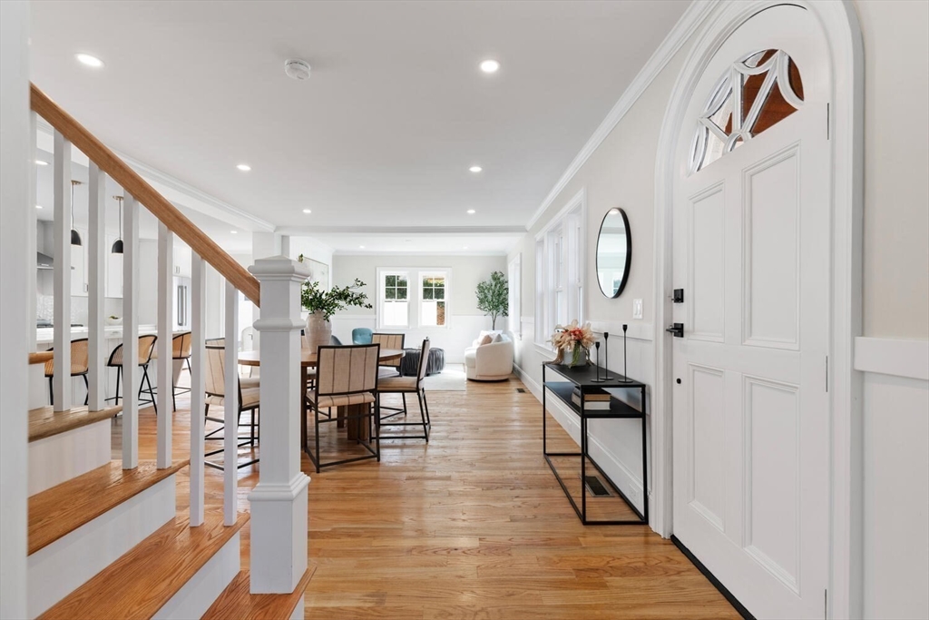 36 Oneida Road Winchester, MA 01890 - Photo 4 of 38